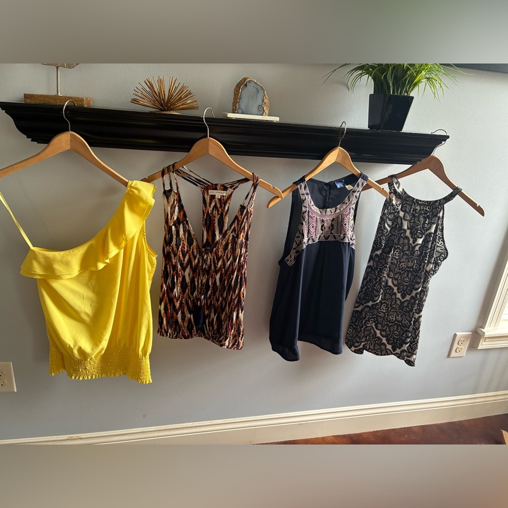 Lot of 4 dressy tanks- Gianni Bini, Coco + Jaimeson, The Limited